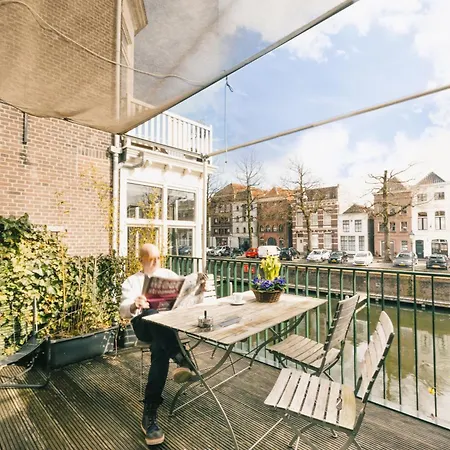 Boutique Goud En Zilver מלון